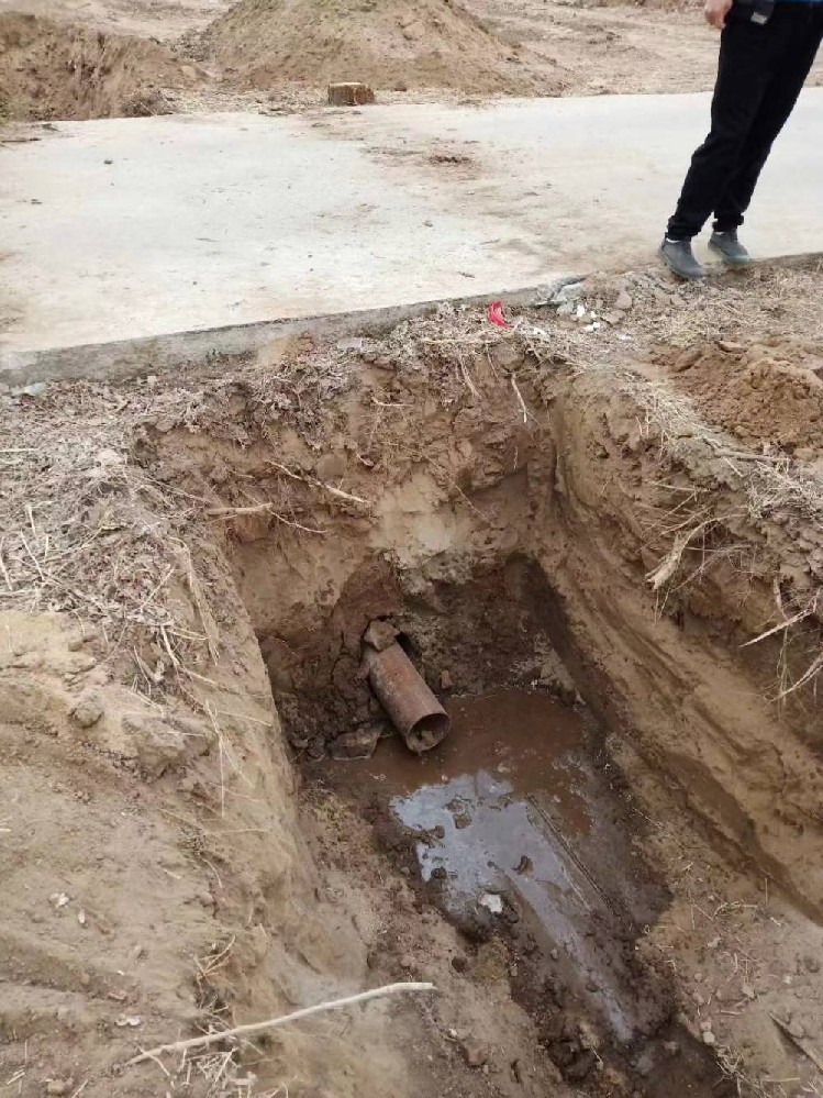 通州过路横向打孔放铁管子